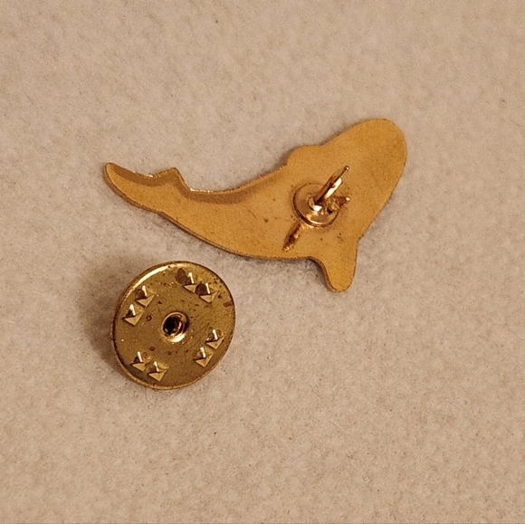 Lot of Small Brooches and Lapel Pins - Picture 8 of 16